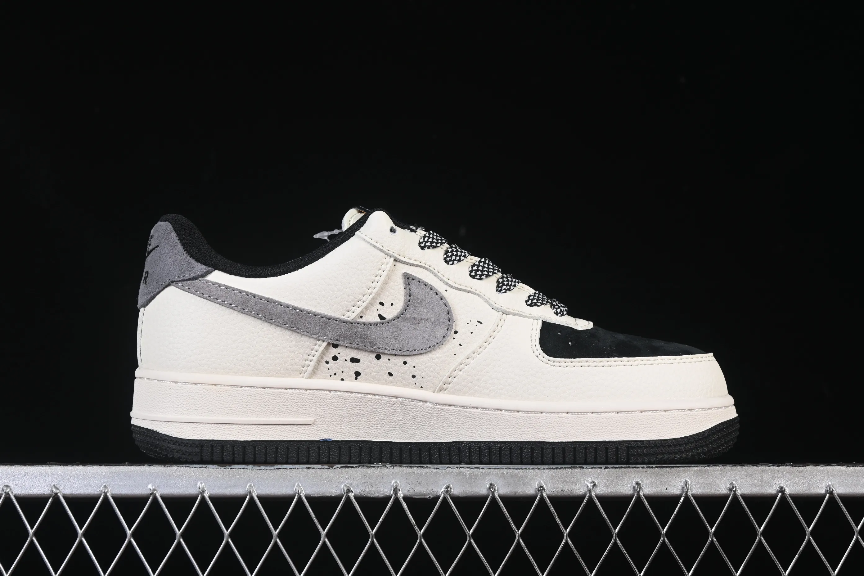 All Categories Nk Air Force 1 Air Force Series Nk Air Force 1 Low Air Force Low Nike Air Force 1'07 Low G-Dragon Co-branded Daisy Beige Black Gray Air Force 1 Low-top Casual Sneakers QW5606-265